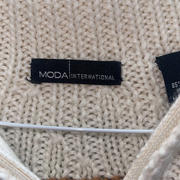 Moda International Zip up Sweater - Picture 4 of 11